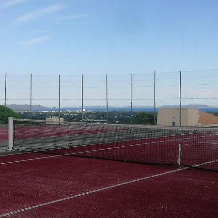 Climatise Dans Avec Piscine Et Tennis * イエール