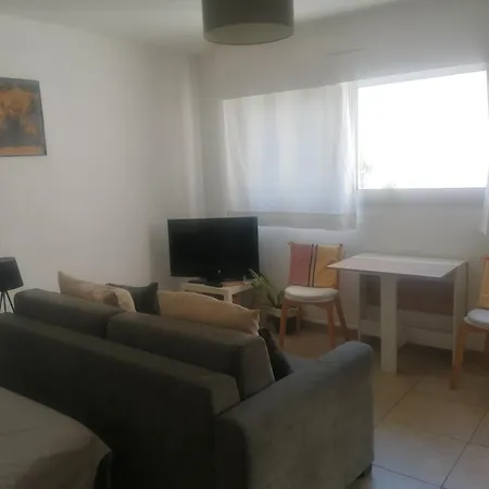 Climatise Dans Avec Piscine Et Tennis Apartmán *